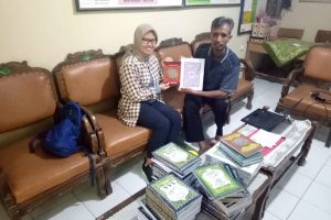 
 Peduli Spiritual Building di SDN 2 Watuagung, Komunitas Gerakan Melek Literasi Kirim Buku Kembali